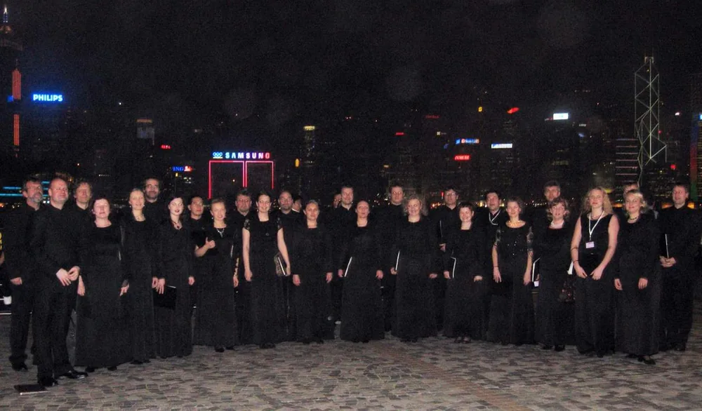 Estonian Philharmonic Chamber Choir, The Cultural Centre, Kowloon, Hongkong, 27. februarja 2009, na koncertu glasbe Tormisa in Pärta. Turneja se je nadaljevala v Seulu. From Stephen Layton's project Veljo Tormis